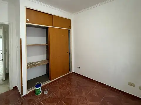 Excelente PH, 4 amb; gran living, cocina comedor, patio, jardin, terraza, 2 bños, mts foco comercial Av Nazca.  ENTREGA SETIEMBRE 