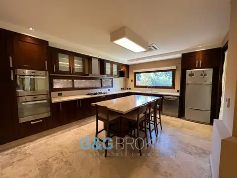 CASA EN VENTA CASCO LELOIR