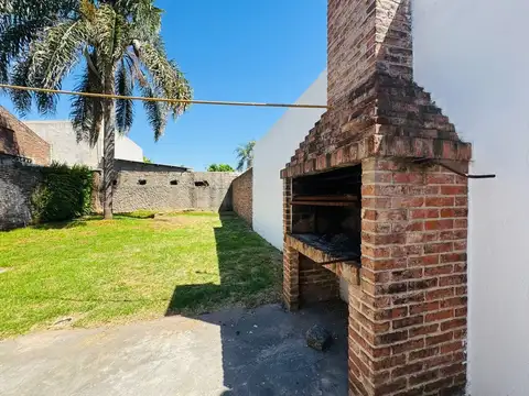 VENTA CASA 4 AMB LANUS COCHERA JARDIN POTENCIAL