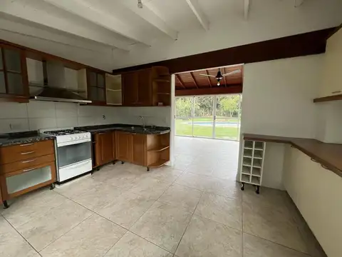 Casa 3 ambientes con 1 baño