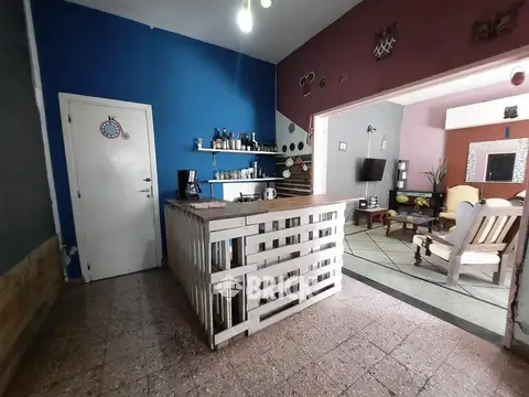 CASA EN LOTE PROPIO DE 12X25 MTS EN ELIAS ALIPPI Y AV. EVA PERON - LOCAL GARAGE TZA JARDIN PATIO