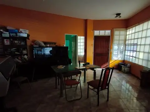 Casa 5 ambientes con 2 baños
