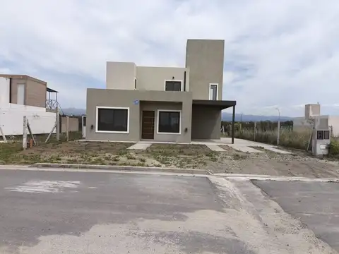 Casa en Alquiler de 3 dormitorios