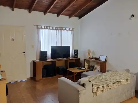 ALQUILER DTO 2 AMB CON PATIO ITUZAINGO SUR