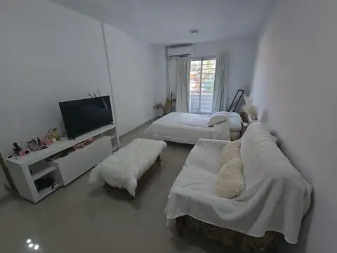 Monoambiente con balcon