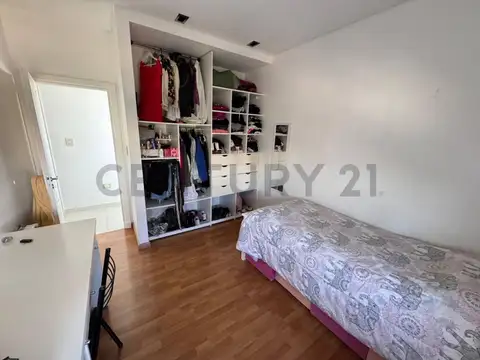 Casa de categoría en Gonnet con parque y pileta - calle  507 entre 11 y 12