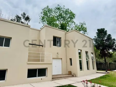 Se alquila casa en chacras de coria