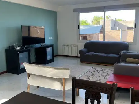 Casa en Alquiler con 2 cocheras