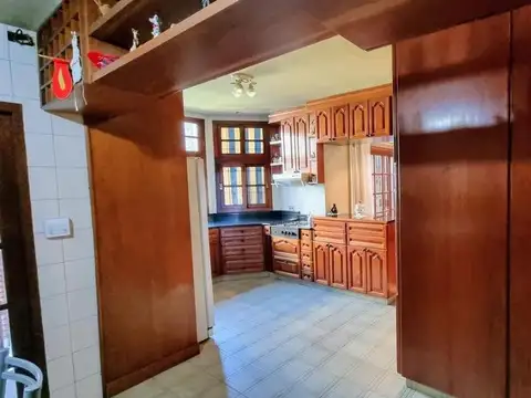Casa 5 ambientes con 2 baños