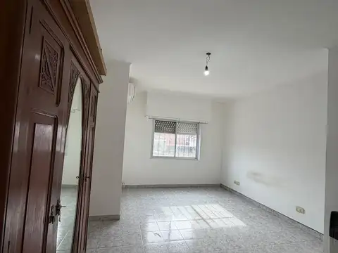 Casa 8 ambientes con 3 baños