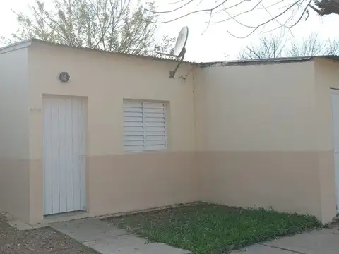 CASA 2 DORMITORIOS, COCHERA, PATIO ZONA NORTE