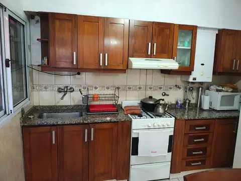 VENTA CASA PASILLO UNICO NO PH - 2 DORMITORIOS Y PATIOS - VERA MUJICA 4800
