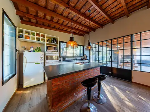 Casa 2 ambientes con 1 baño