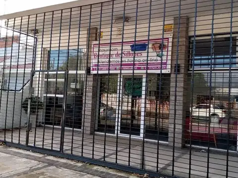 Excelente propiedad con local en muy buena zona  REATASADA 