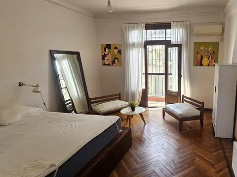 Alquiler Departamento ambiente y medio amoblado, Estilo antiguo modernizado.