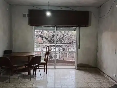 Monte Egmont 1681 , Piso 1