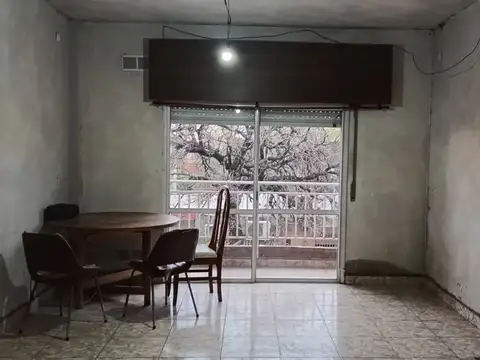 Monte Egmont 1600, Piso 1