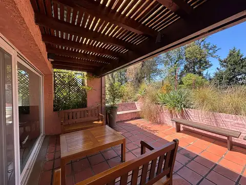 Venta Departamento 3 ambientes, balcón terraza, cochera y baulera. Village Las Lomas, San Isidro.