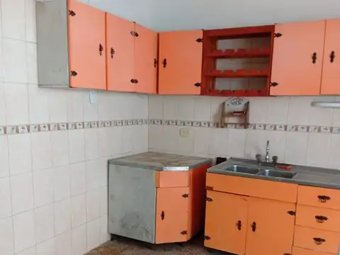 Casa 4 ambientes con 1 baño