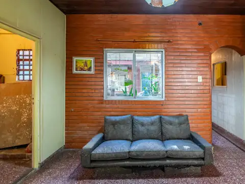 Casa en Venta · 5 Ambientes  ·  Terraza  ·  Villa Pueyrredon. CABA