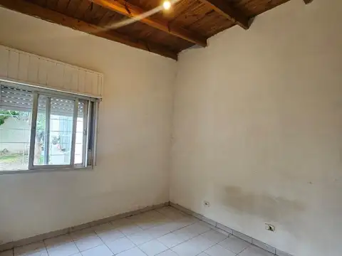 Casa 3 ambientes con 1 baño