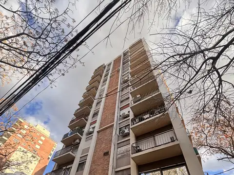 Luminoso departamento 3 ambientes piso alto con vista al río en el centro de San Isidro