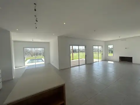 BARRIO SANTA GUADALUPE, VENTA CASA 3 DORMITORIOS CON PILETA , Pilar del Este, Pilar