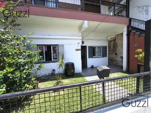 MUY BUEN PH A LA VENTA. AL FRENTE EN PLANTA BAJA. 3 AMBIENTES CON PATIO EN VILLA BALLESTER.