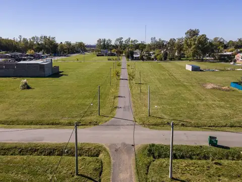 Terreno sobre calle principal de Barrio Tango