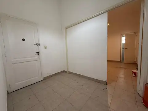 Monoambiente a refaccionar, ubicación inmejorable