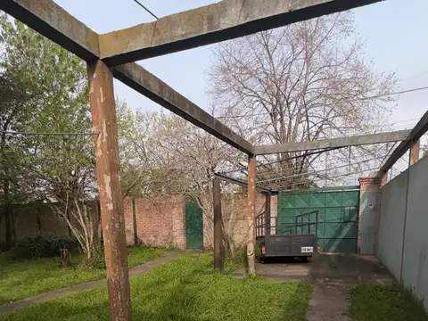 Casa en Alquiler con 1 cochera