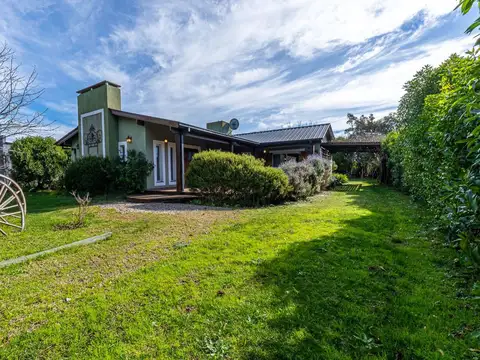 VENTA - CASA CON GRAN PARQUE Y QUINCHO CHAPADMALAL