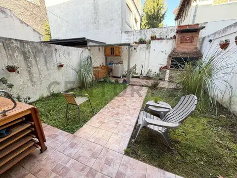 PH 3 AMB ENTRADA INDEP. C/ PATIO - VENTA CASEROS NORTE