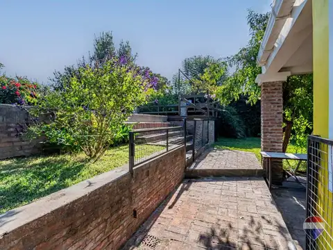 Casa en Venta con 2 cocheras