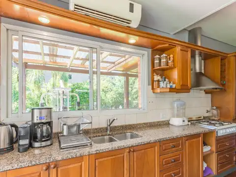 Casa 5 ambientes con 4 baños