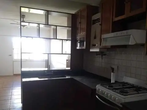 VENDO CASA 3 DORMITORIOS CON PILETA A 1 CUADRA AV RICCHIERI