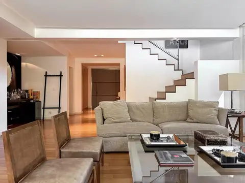 Moderna Casa en Venta, 3 Plantas, Jardín, Pileta y Cochera - Acassuso, San Isidro