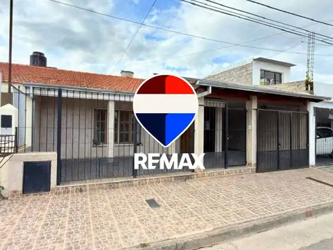 CASA 4 DORMITORIOS VENTA B° INTERSINDICAL ZONA SUR