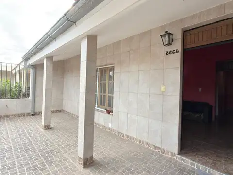 Casa 8 ambientes con 1 baño