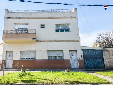 Casa 4 amb en venta en Escalada c Quincho