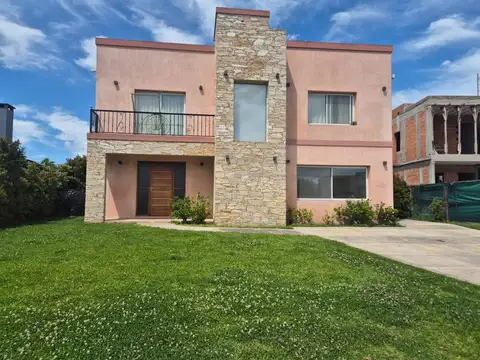 Casa  en Alquiler en Ayres Plaza, Pilar, G.B.A. Zona Norte