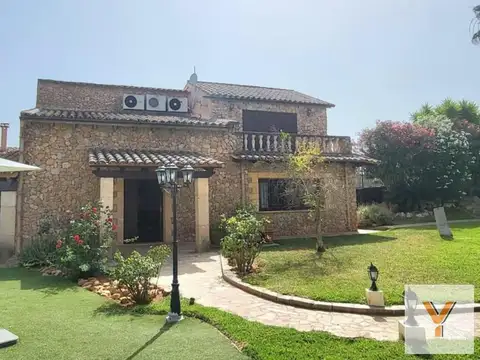 Casa en venta - 5 Dormitorios 3 Baños - Cochera - 1.200Mts2 - España