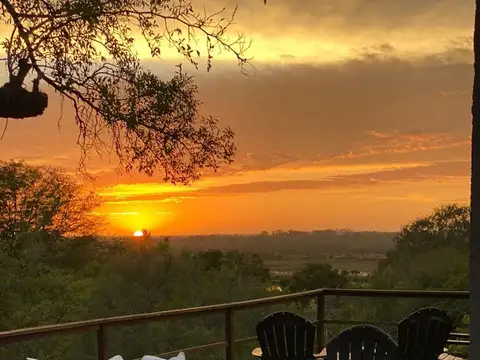 Casa en Alquiler con 3 cocheras