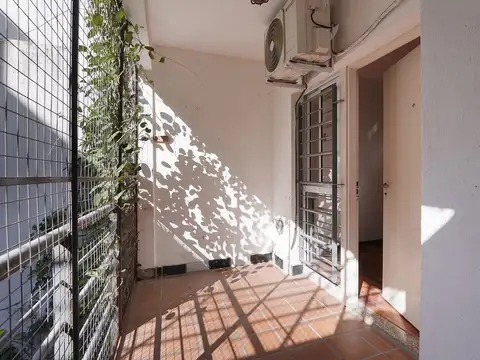 Venta PH 2 ambientes Saavedra con balcón cochera