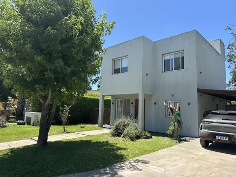 Jardines de Escobar al 300