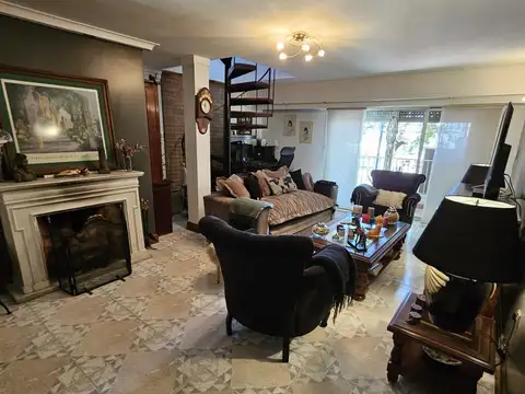 EXCELENTE PISO ÚNICO 4 AMB 