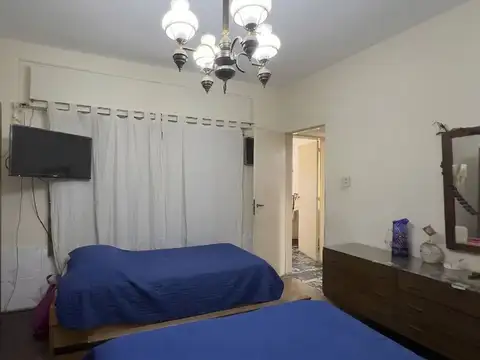 Casa 8 ambientes con 2 baños