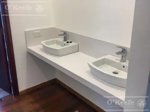 Casa en Alquiler con 2 cocheras