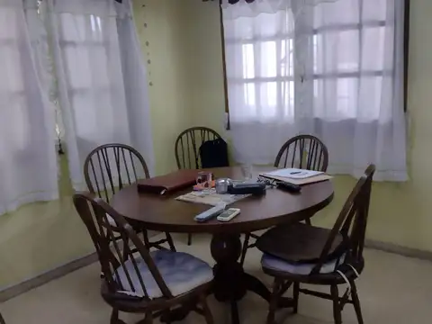 Casa 5 ambientes con 3 baños