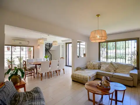 CASA EN VENTA EN LOS HORNOS / LA PLATA